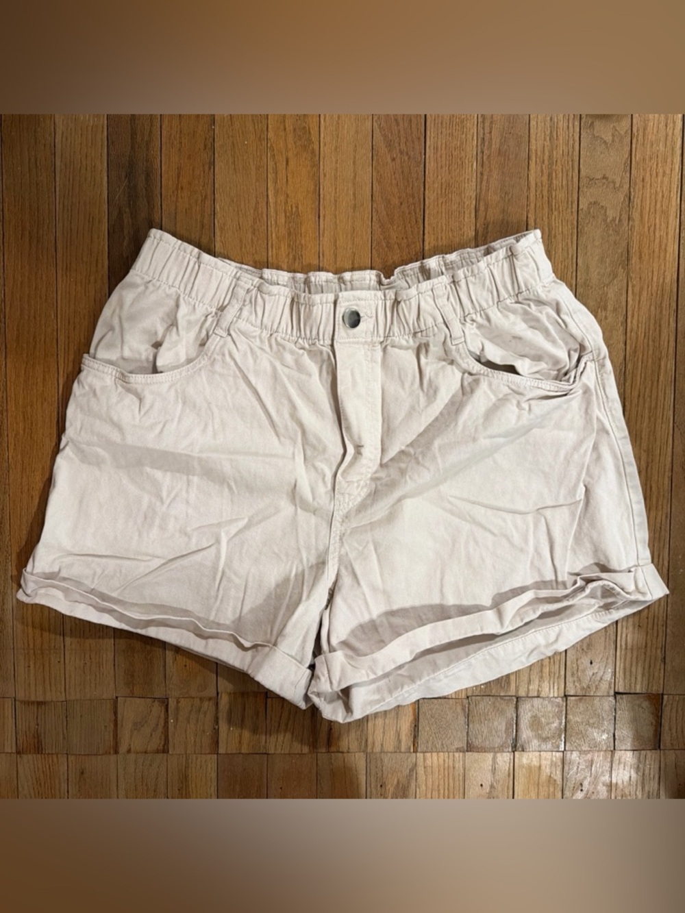 H&M Women's High-Waist Cream Elastic Shorts